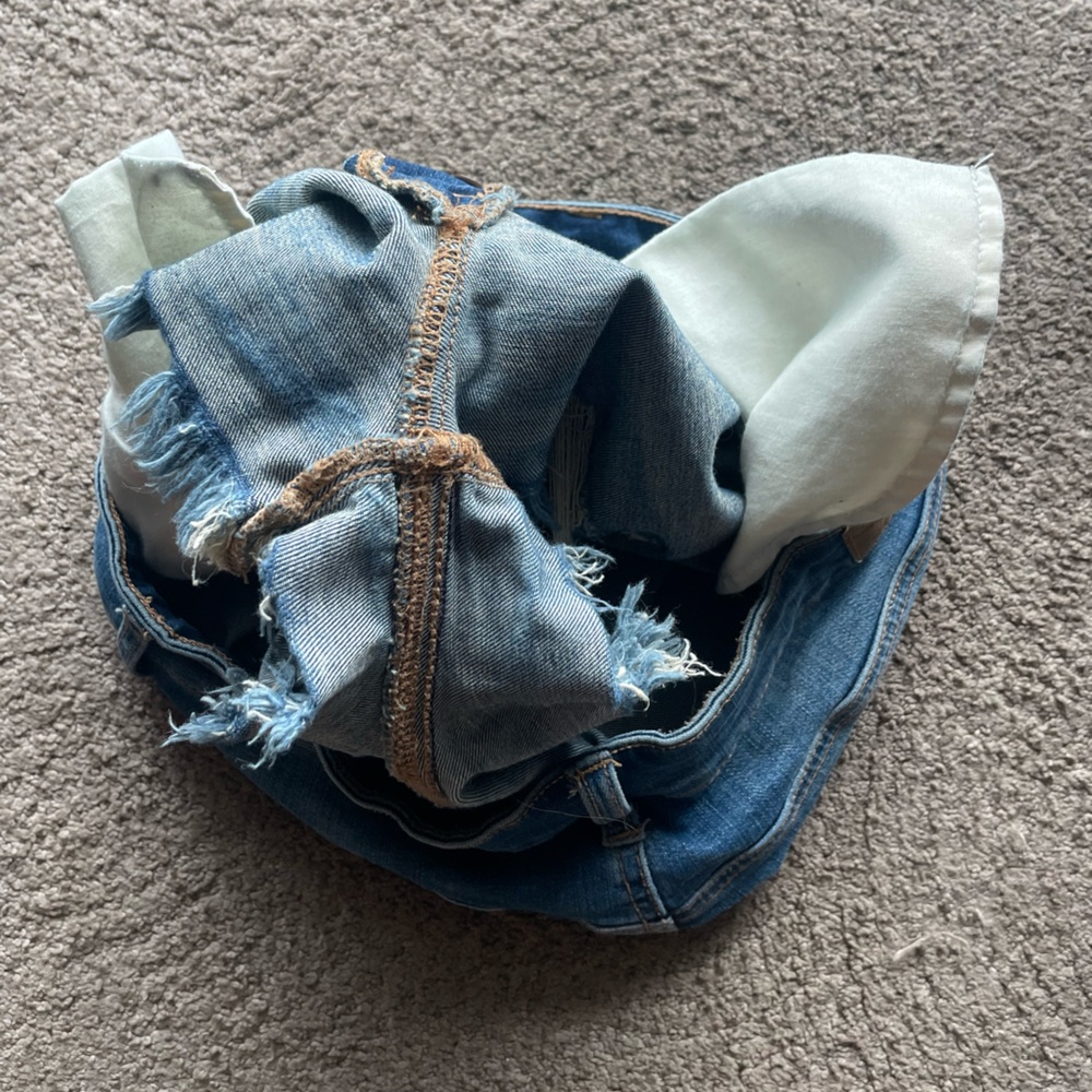 Women’s American Eagle Super-stretch short shorts, distressed 10 - Picture 2 of 5